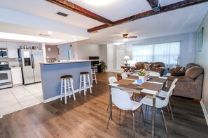Interior - 3/2 Home Heated Pool / close to Beautiful Anna Maria Beaches / close to IMG (Bradenton)