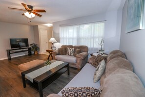 Smart TV, DVD player - 3/2 Home Heated Pool / close to Beautiful Anna Maria Beaches / close to IMG (Bradenton)