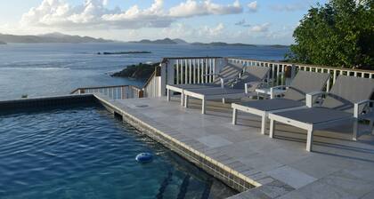 Exklusive Cruz Bay Villa! Erstaunliche Aussicht auf das Wasser und Sonnenuntergänge!