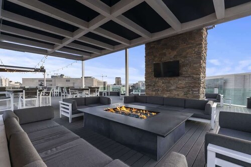 The Colorado - Extravagant Downtown Loft 3800 sqft