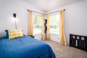 3 slaapkamers, een strijkplank/strijkijzer, gratis wifi, beddengoed