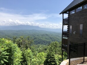 Property grounds - Luxury Retreat, Unobstructed Panoramic View, Central Location,Hot Tub, EV,Arcade (Sevierville)