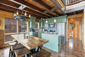 Fridge, microwave, oven, stovetop - Luxury Retreat, Unobstructed Panoramic View, Central Location,Hot Tub, EV,Arcade (Sevierville)