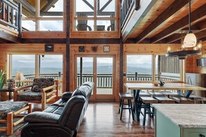 Smart TV, fireplace, video games, DVD player - Luxury Retreat, Unobstructed Panoramic View, Central Location,Hot Tub, EV,Arcade (Sevierville)