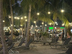 المنطقة المحيطة بالمنشأة