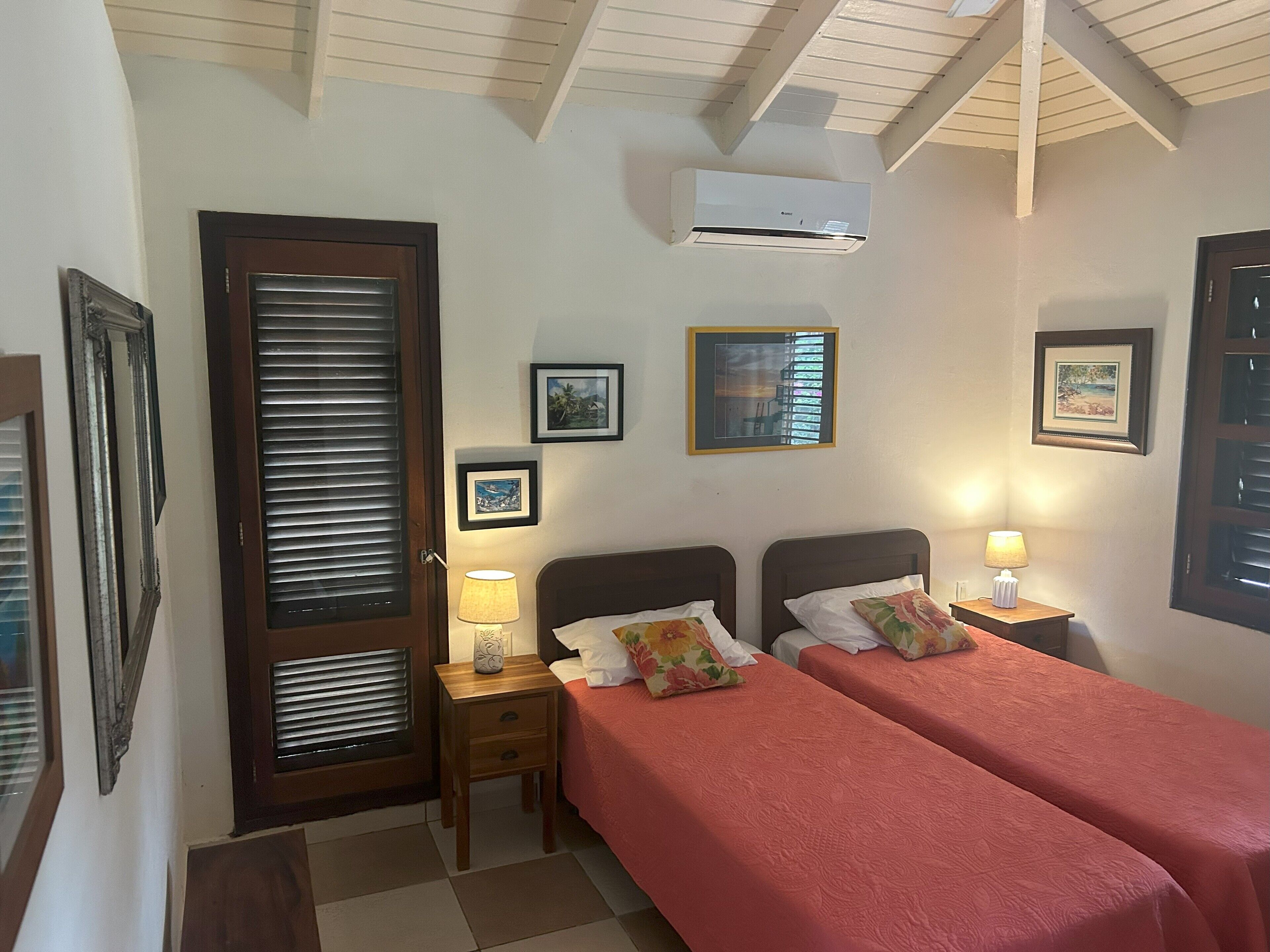 3 chambres, fer et planche à repasser, Wi-Fi gratuit, draps fournis