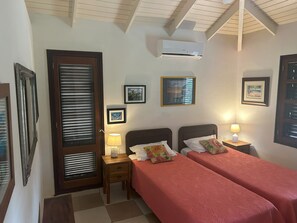 3 bedrooms, iron/ironing board, free WiFi, bed sheets - PREMIER HOST Private 3 bdrm, 1600 sq ft Fully Air-Conditioned villa in Blue Bay (Sint Michiel)