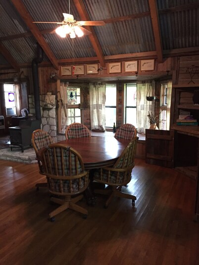 Hill Country Getaway with Guadalupe River access