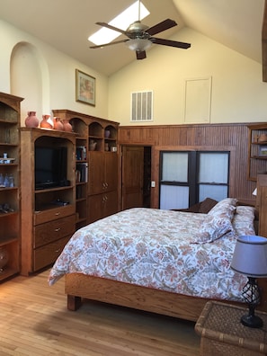 5 bedrooms, iron/ironing board, free WiFi, bed sheets