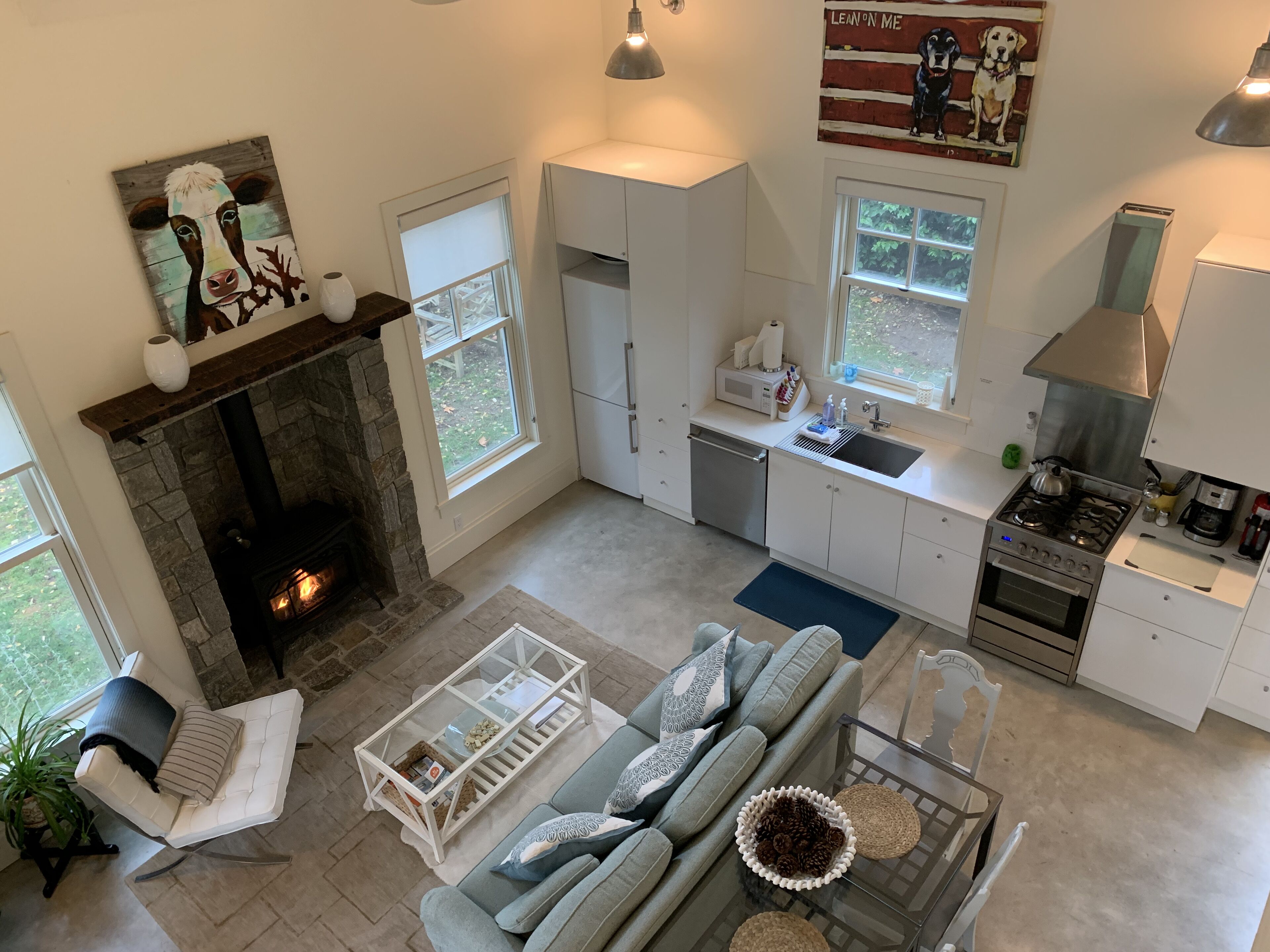Simple Living at Luxurious, Modern Farmhouse on Bainbridge Island. Dogs ok.
