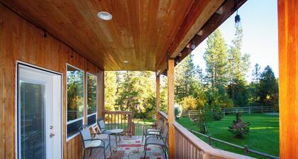 Family Retreat with Mountain Views ★ Entertainment Room ★ Hot tub