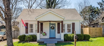 Hop! Skip! Jump! ...Or Walk To Historic Downtown Franklin, Tn. Harmony Cottage