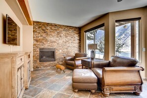 Smart TV, fireplace, table tennis, stereo - Upscale Spectacular Mountain Retreat On The Lake In Georgetown Colorado (Georgetown)