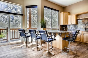 Interior - Upscale Spectacular Mountain Retreat On The Lake In Georgetown Colorado (Georgetown)