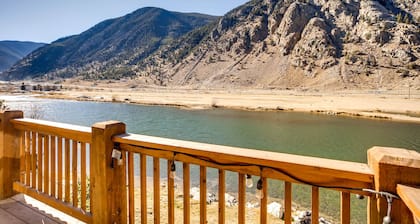 Upscale Spectacular Mountain Retreat järvellä Georgetown Coloradossa
