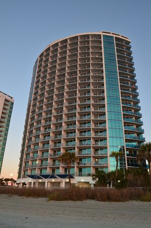 Exterior - ⭐️Spacious Ocean Front  Modern Decor.Spectacular View 2 Full Bath , 2nd floor (Myrtle Beach)