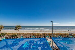 On the beach - ⭐️Spacious Ocean Front  Modern Decor.Spectacular View 2 Full Bath , 2nd floor (Myrtle Beach)