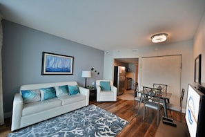 TV - Spacious Ocean Front  Modern Decor.Spectacular View 2 Full Bath , 2nd floor (Myrtle Beach)
