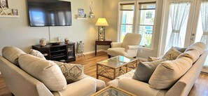Smart TV, DVD player, books, offices