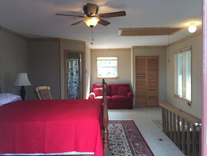 4 habitaciones, tabla de planchar con plancha, wifi y ropa de cama 