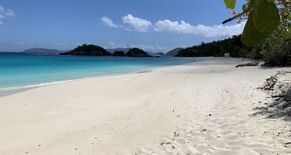 Ihr Penthouse-Paradies erwartet Sie! Atemberaubende Aussichten! Gehen Sie in Cruz Bay! Schwimmbad!