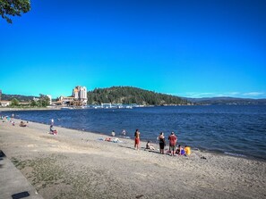 Beach nearby, sun-loungers, beach towels