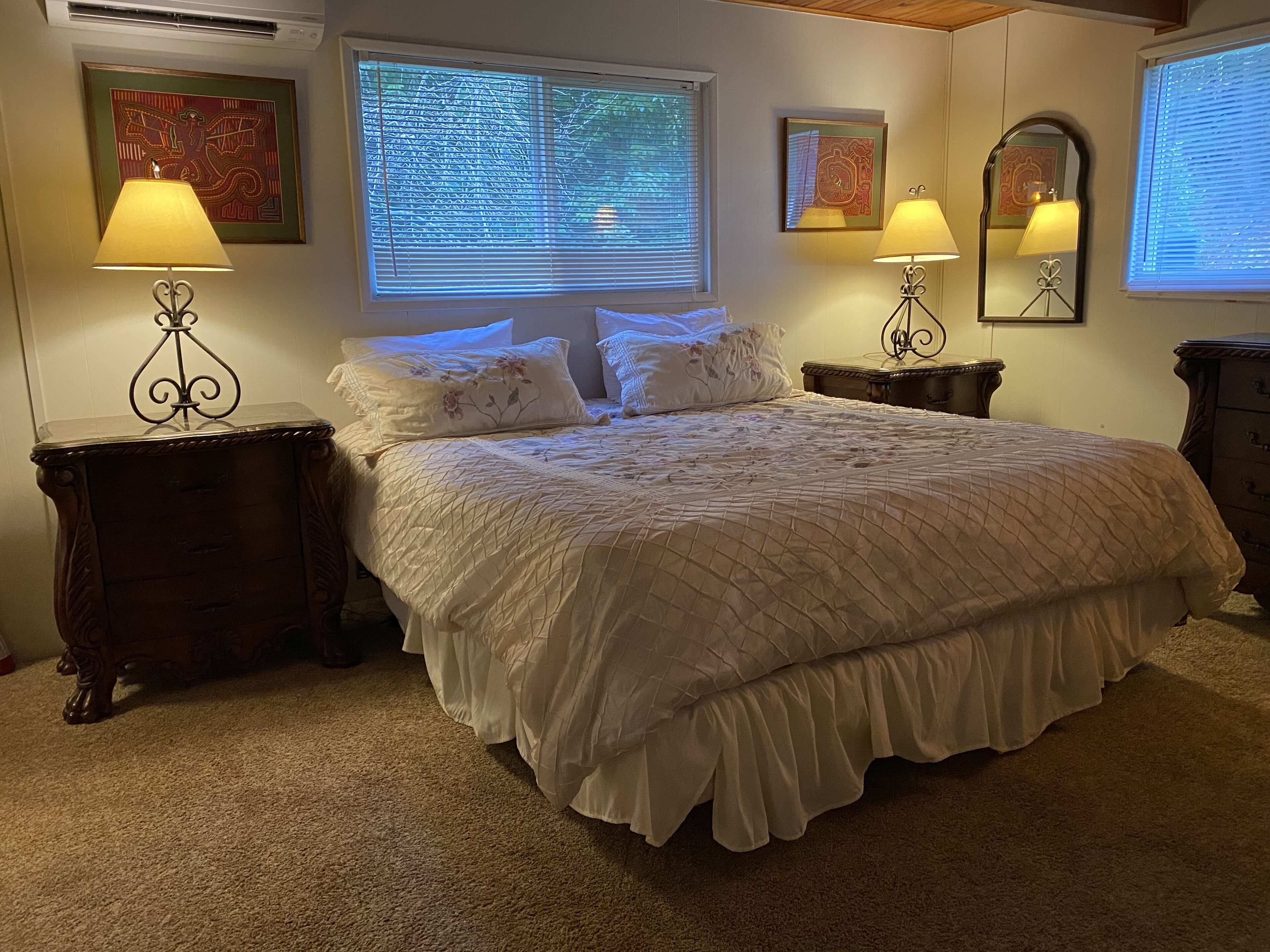 3 Schlafzimmer, Schreibtisch, Bügeleisen/Bügelbrett, Reisekinderbett