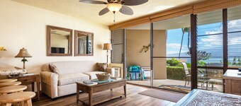 Direct Beachfront with Spectacular Oceanviews!