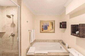 Bathtub, hair dryer, towels, soap - VILLA RENAISSANCE 603, 1BR in Grace Bay. Steps to the sand. WOW (Grace Bay)