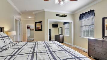 4 bedrooms, iron/ironing board, free WiFi, bed sheets