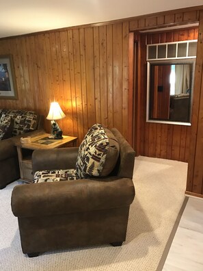 Télévision, lecteur de DVD, vidéothèque