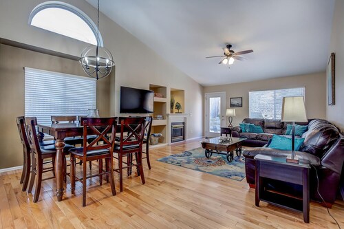 Spacious 6 Bdr Family Home near Park & Recreation Center