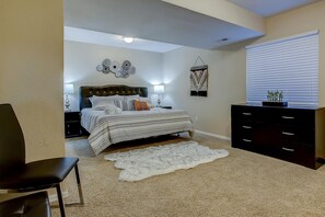 7 bedrooms, desk, iron/ironing board, travel crib