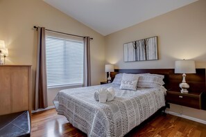 6 camere, una scrivania, ferro/asse da stiro, culla da viaggio