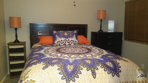 2 bedrooms, iron/ironing board, WiFi, bed sheets - Great Townhome Close to Golf, Spring Training, Casino, Luke AFB (Glendale)