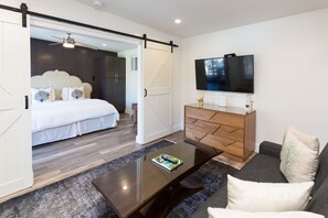 1 habitación, tabla de planchar con plancha, wifi gratis y ropa de cama