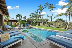 A pool area with lounge chairs and a sign reading "Aloha". - Villa 8 (Kihei)
