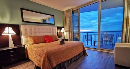 Newly Renovated Modern Luxury Condo, Central MB,Stunning Direct Ocean front