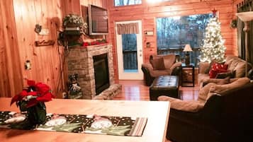 Smart TV, fireplace, DVD player, stereo