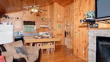 Smart-tv, pejs, dvd-afspiller, stereoanlæg