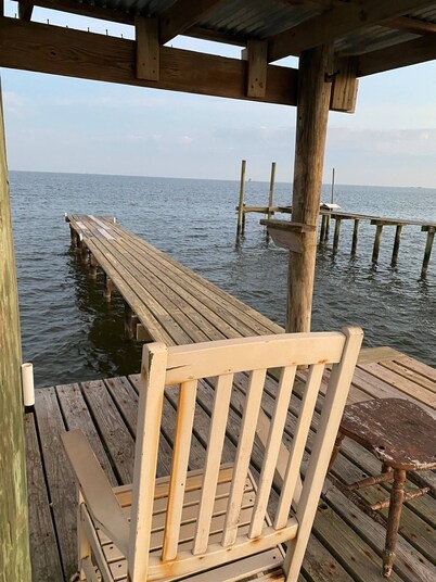 Quiet Family Kept Waterfront Bayhouse With Great Fishing Pier