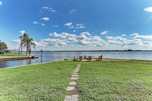 Property grounds - Open Water Home with lots of dolphin and manatee sightings. Boat docking. (Ellenton)