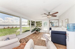 Smart TV - Open Water Home with lots of dolphin and manatee sightings. Boat docking. (Ellenton)
