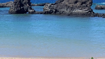 Beach nearby, sun loungers, beach towels