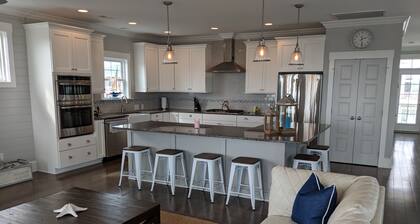 5 chambres 4. 5 salles de bains, 2e rangée, accÚs direct à la plage avec piscine, ascenseur pour 12 personnes