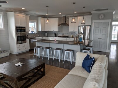 5 BR 4.5 Bath 2nd Row Direct Beach Access with Pool and Elevator 