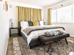 2 habitaciones, tabla de planchar con plancha y cuna de viaje