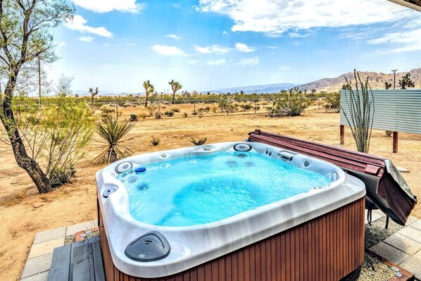 Tina de hidromasaje al aire libre