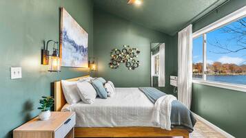 4 bedrooms, travel crib, free WiFi, bed sheets