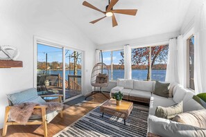 TV, fireplace, offices